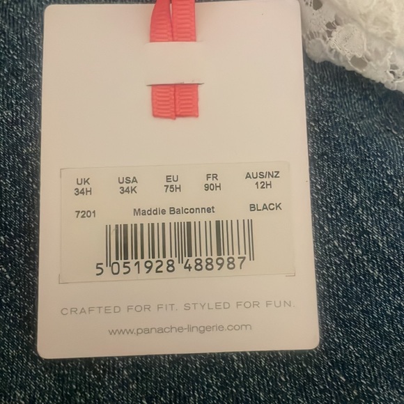 Black bra with tag. Tag says 34 K - Picture 4 of 4